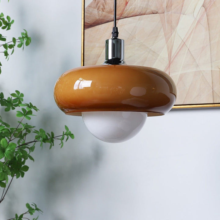Lampa wisząca Bauhaus z szklanym kloszem w kolorze kawy