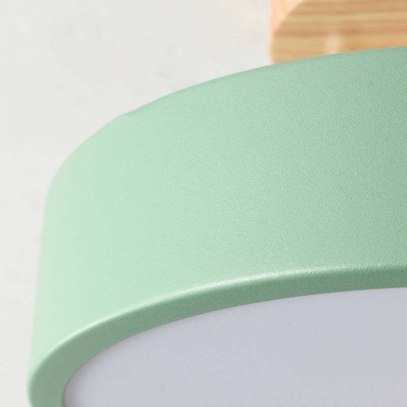 Nowoczesna lampa sufitowa LED wykonana z drewna