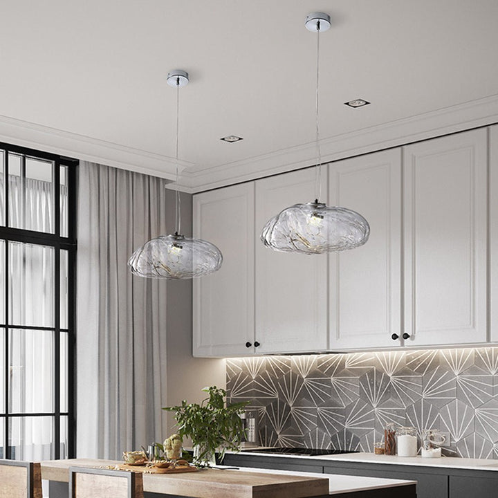 Minimalistyczna lampa wisząca z dmuchanego szkła