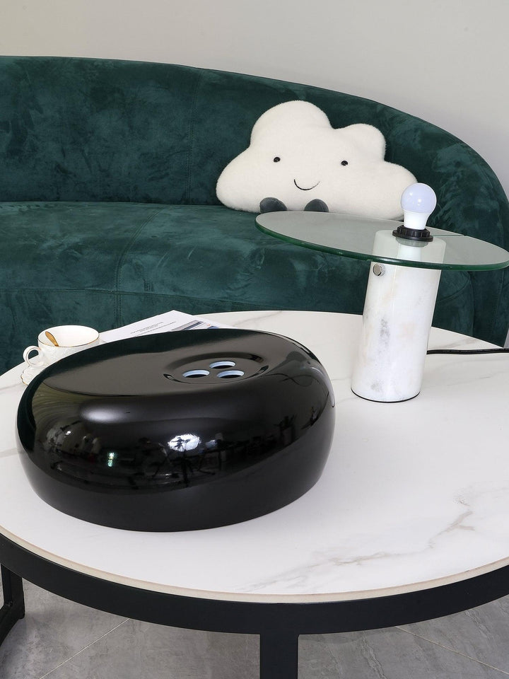 Lampka stołowa z marmurową dekoracją