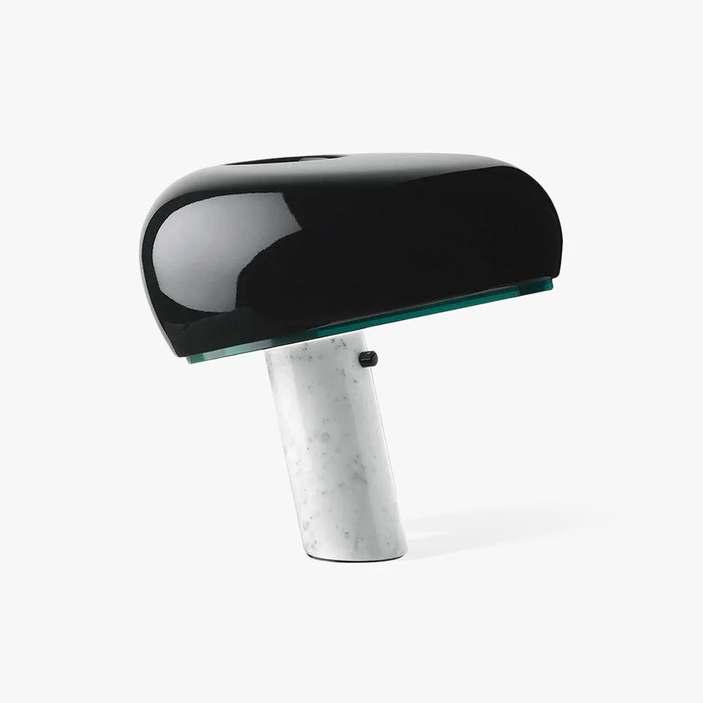 Lampka stołowa z marmurową dekoracją