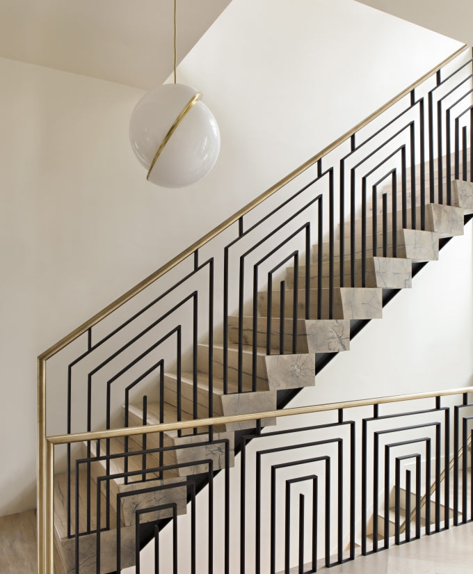 Lampa wisząca w kształcie półksiężyca