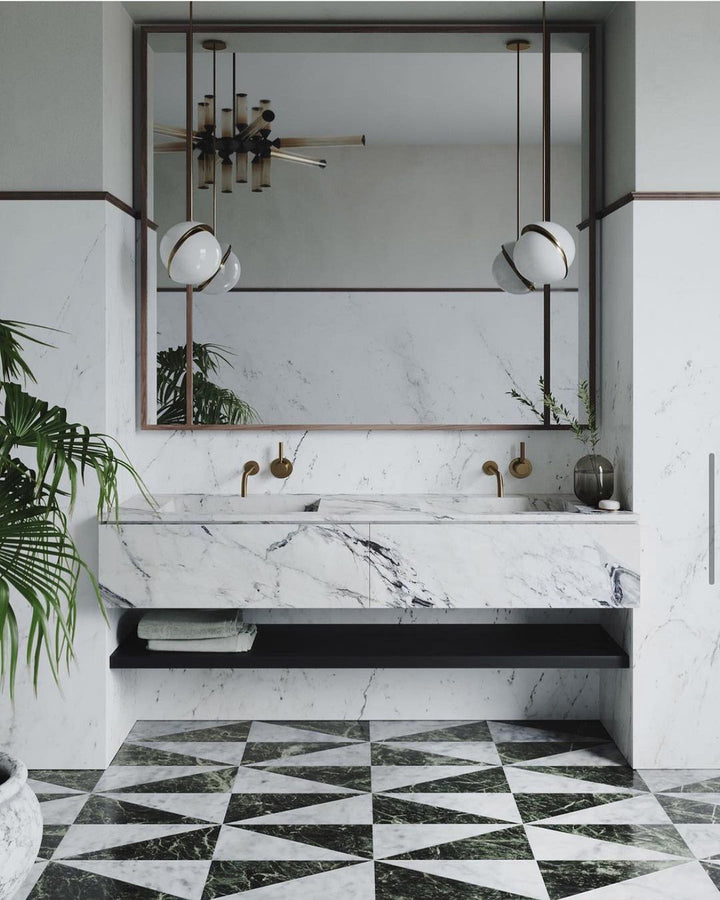 Lampa wisząca w kształcie półksiężyca