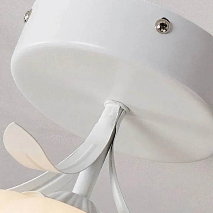 Prosta lampa sufitowa Tiffany z mini kwiatami