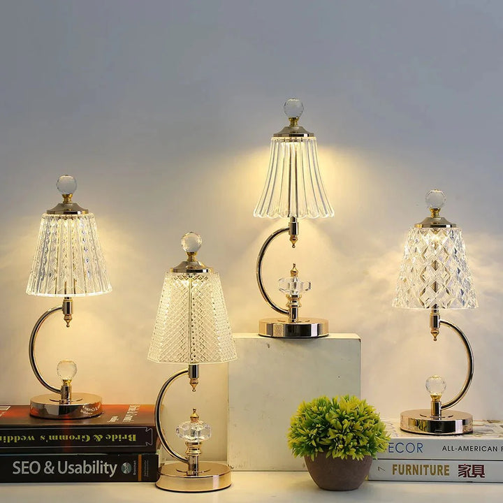 Vintage złota lampa stołowa wykonana z kryształu