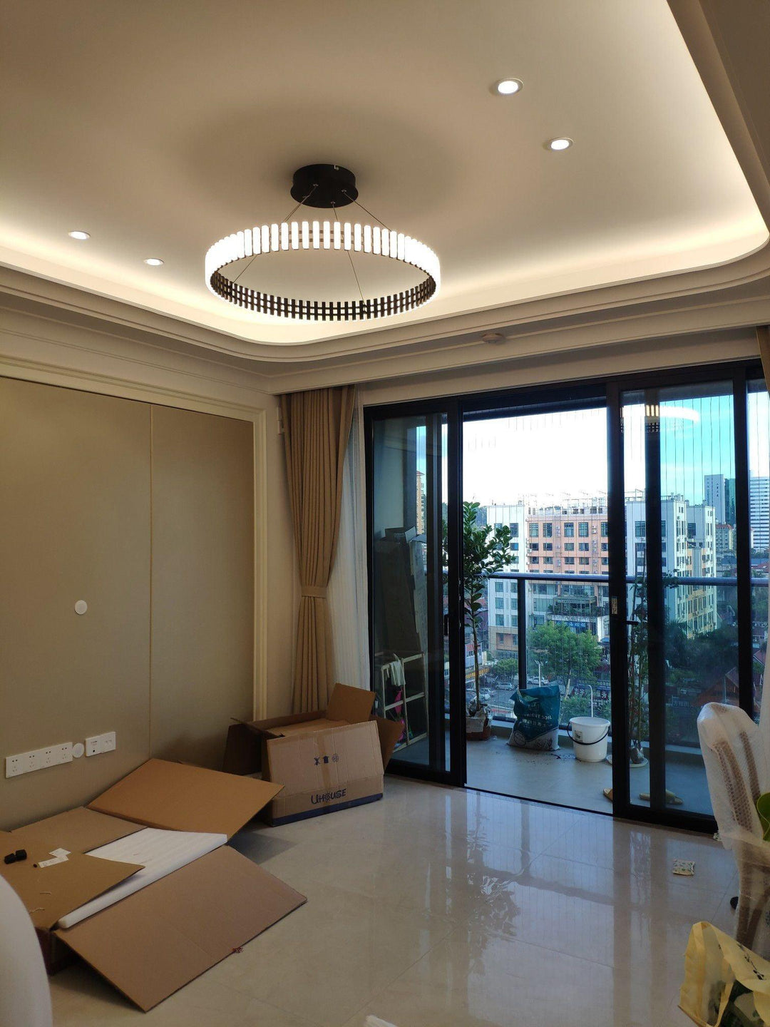 Wiszący żyrandol LED