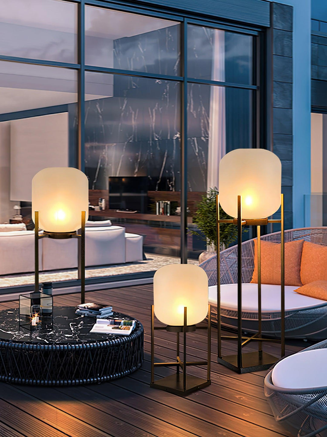 Lampa podłogowa na energię słoneczną do użytku zewnętrznego