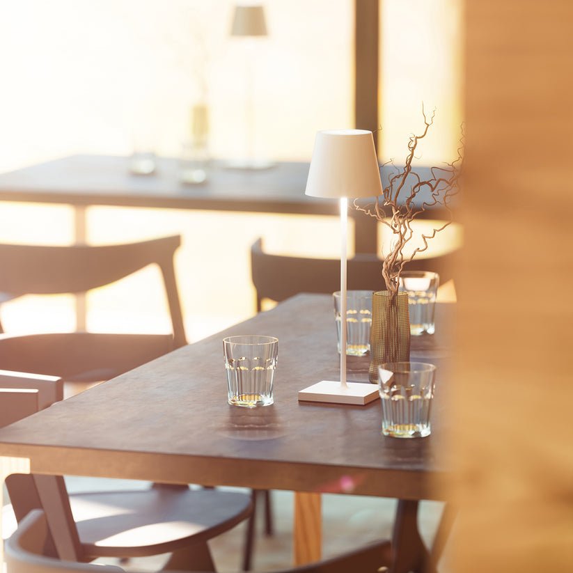 Wysoka Lampa Stołowa z Funkcją Przyciemniania