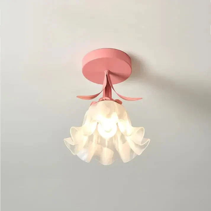 Prosta lampa sufitowa Tiffany z mini kwiatami
