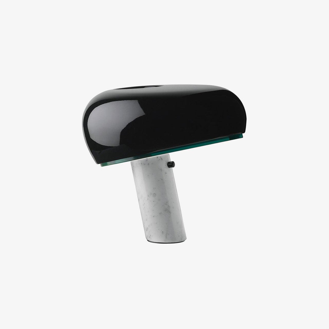 Lampka stołowa z marmurową dekoracją