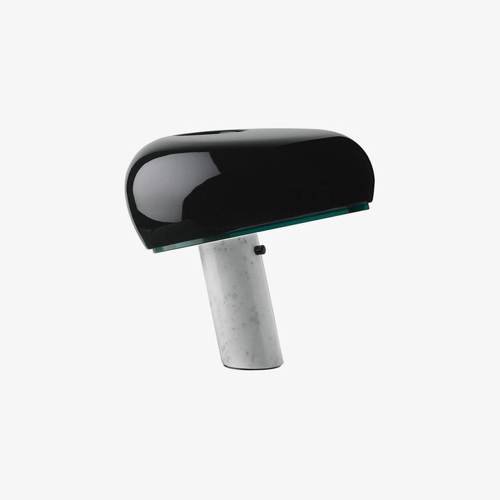 Lampka stołowa z marmurową dekoracją