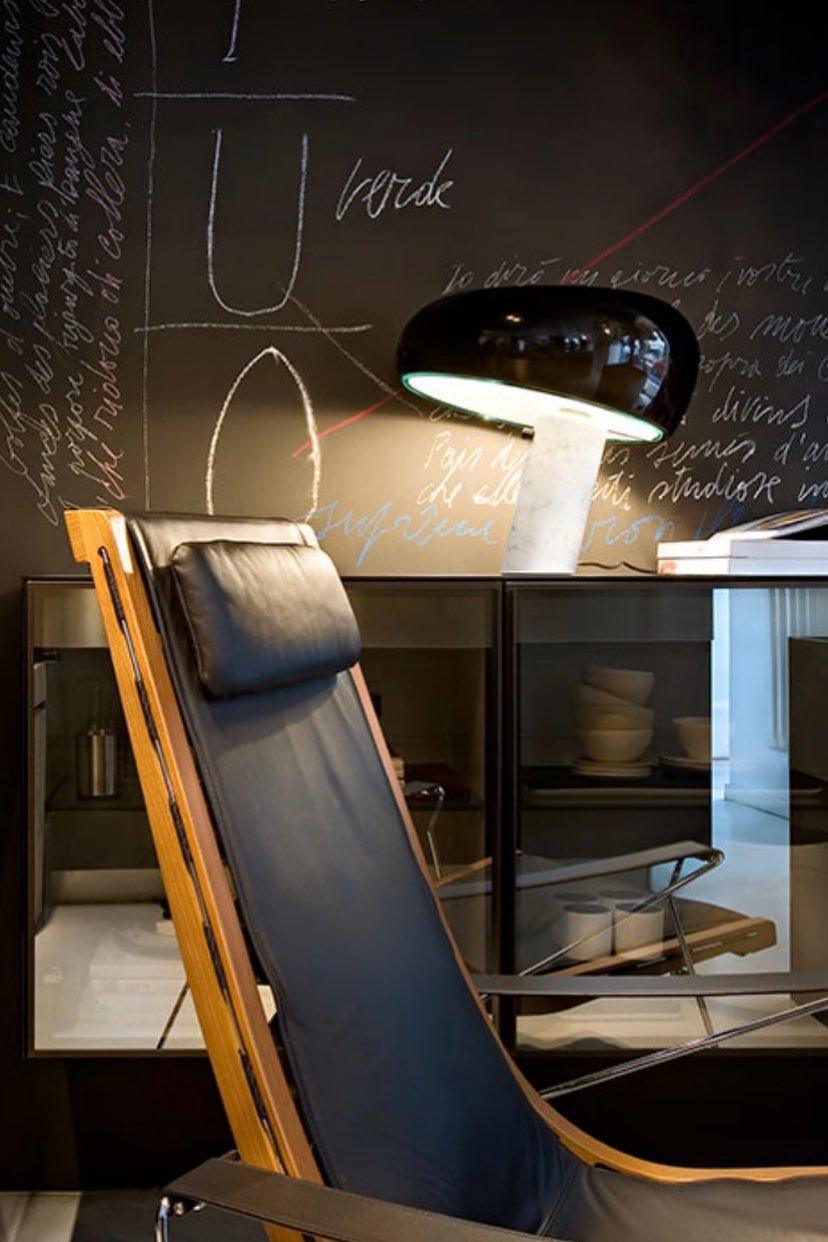 Lampka stołowa z marmurową dekoracją