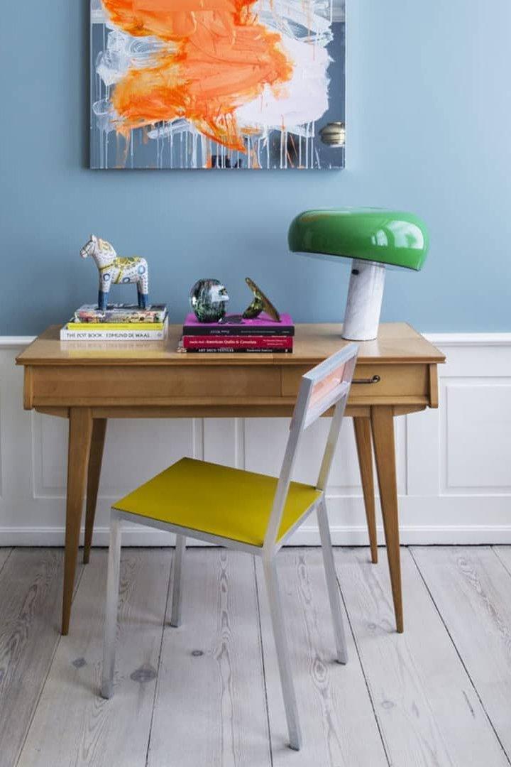 Lampka stołowa z marmurową dekoracją