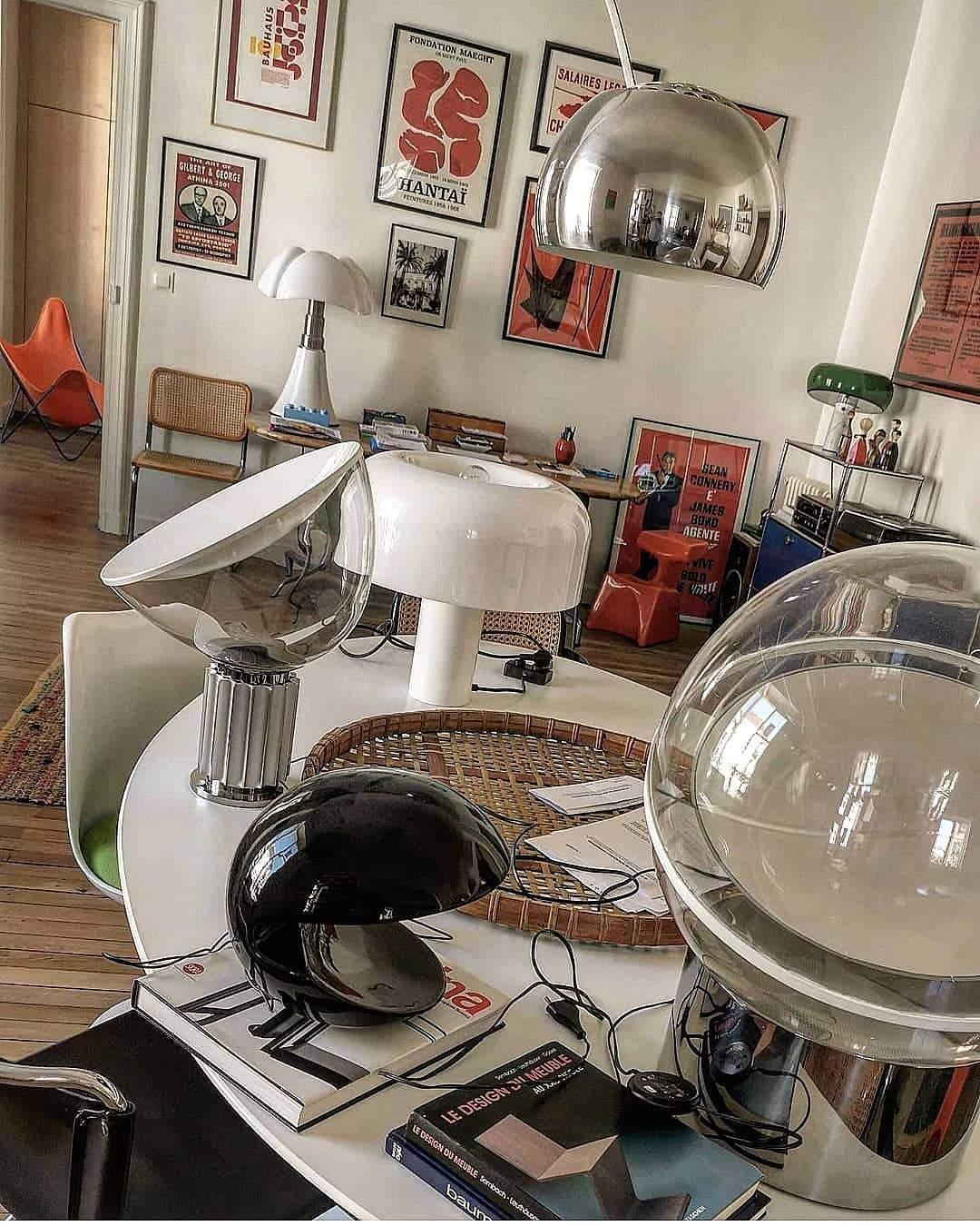 Lampka stołowa z marmurową dekoracją