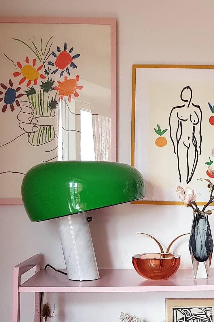 Lampka stołowa z marmurową dekoracją