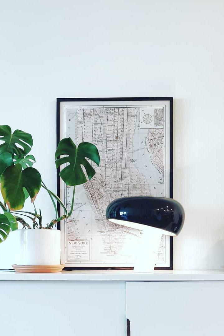 Lampka stołowa z marmurową dekoracją