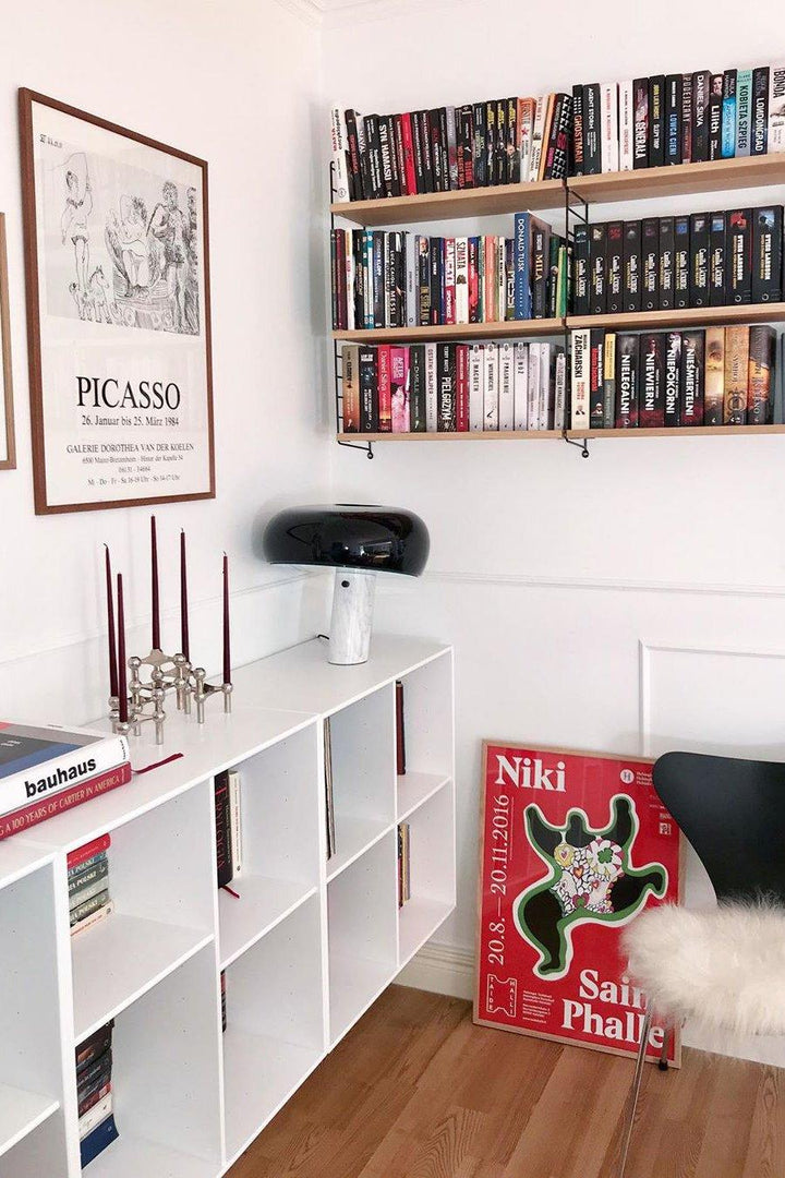 Lampka stołowa z marmurową dekoracją