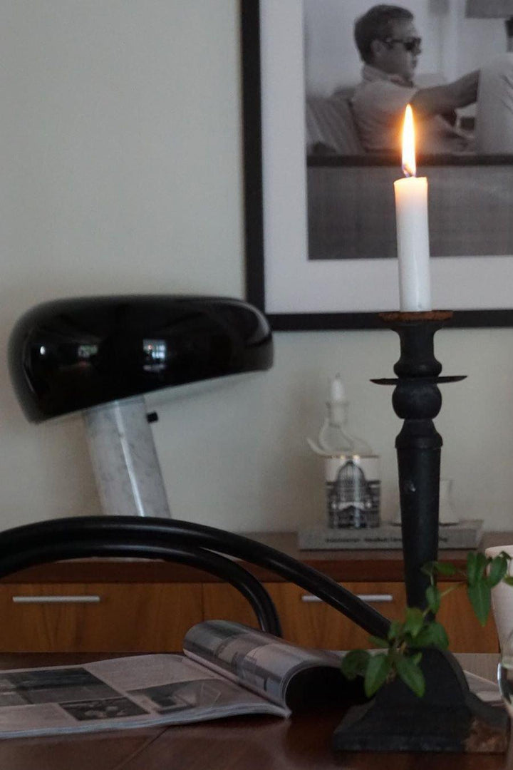 Lampka stołowa z marmurową dekoracją