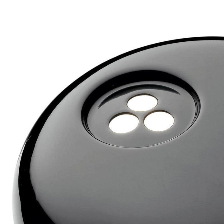 Lampka stołowa z marmurową dekoracją