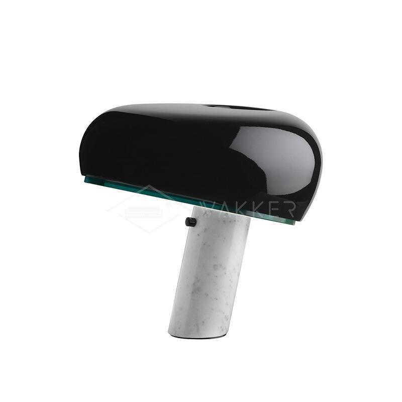 Lampka stołowa z marmurową dekoracją