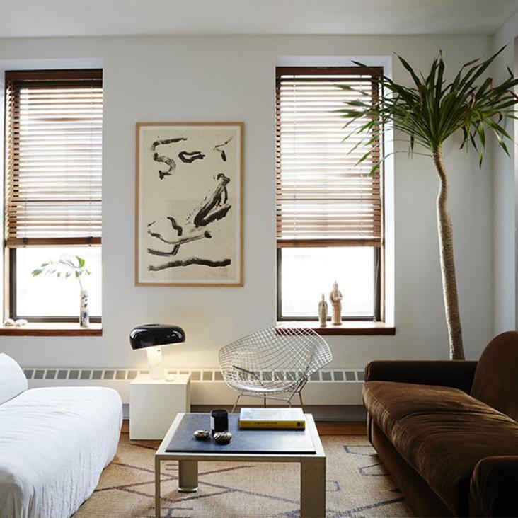 Lampka stołowa z marmurową dekoracją