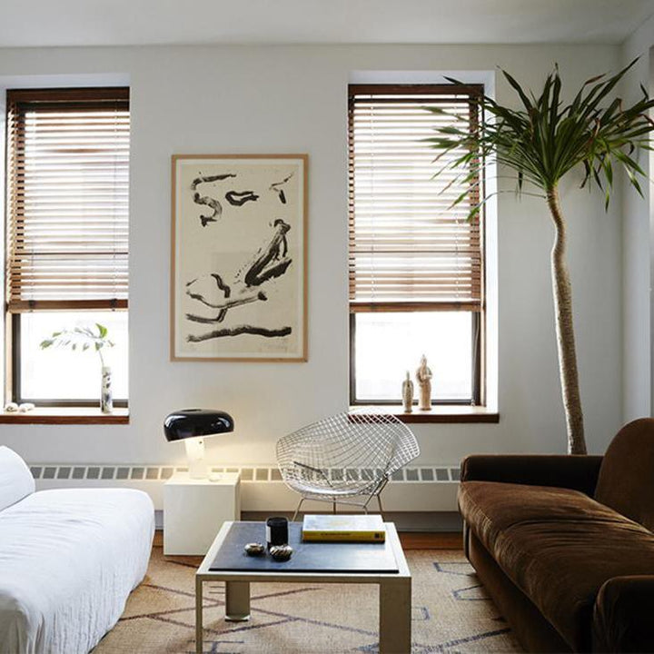 Lampka stołowa z marmurową dekoracją