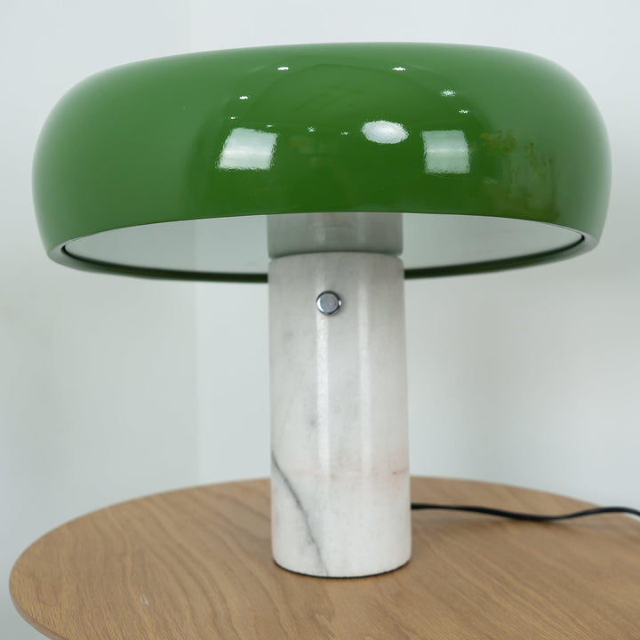 Lampka stołowa z marmurową dekoracją