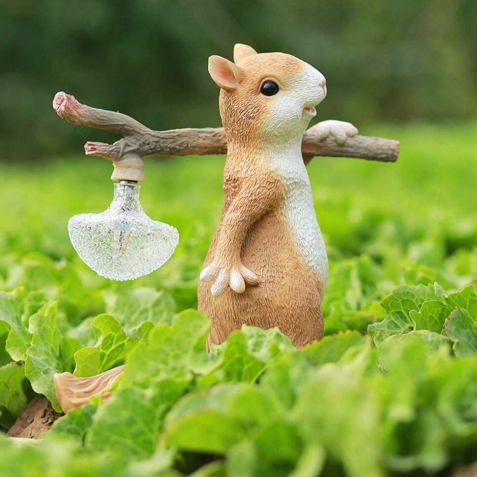 Lampka stołowa w kształcie wiewiórki