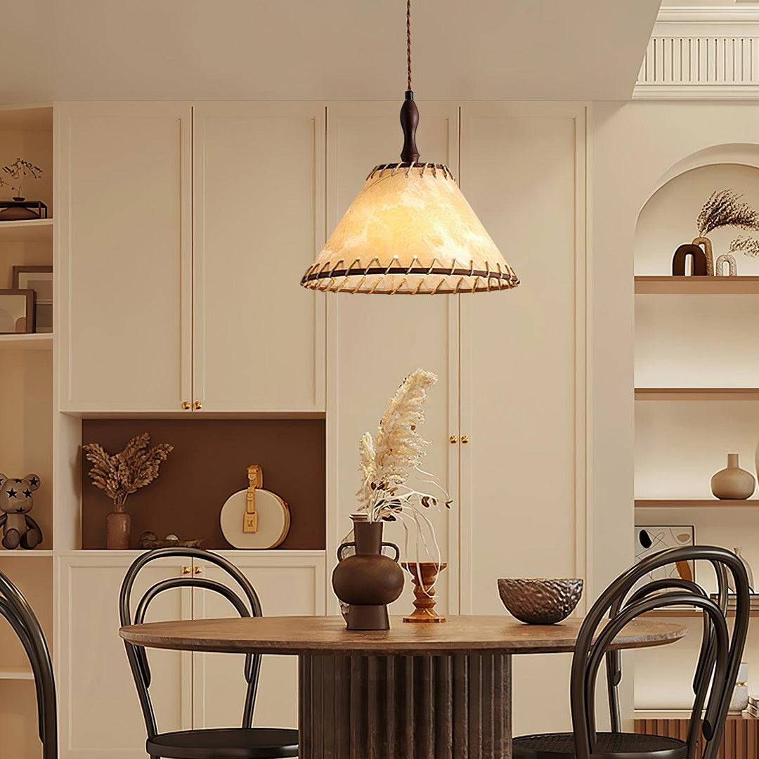 Lampa wisząca z drewna i tkaniny