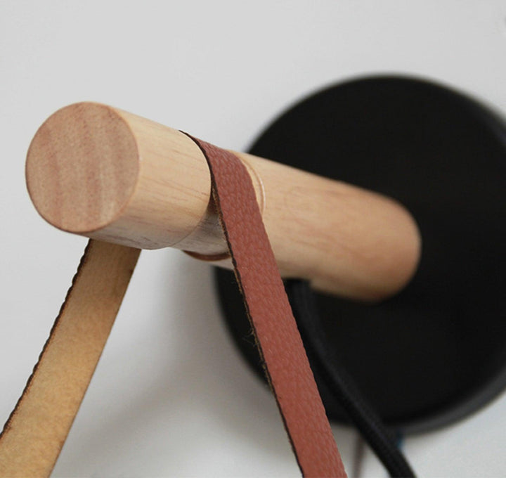 Stożkowa lampa ścienna z drewna