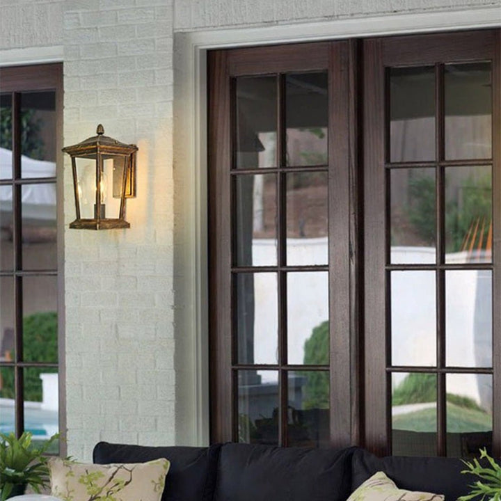 Lampa Ścienna Zewnętrzna z Wodoodpornym Szklanym Kloszem w Stylu Wiejskim