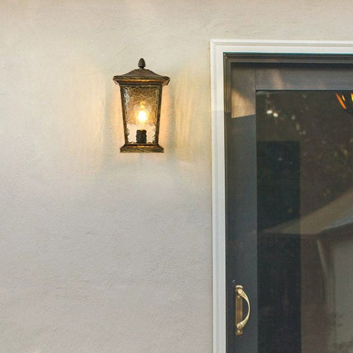 Lampa Ścienna Zewnętrzna z Wodoodpornym Szklanym Kloszem w Stylu Wiejskim