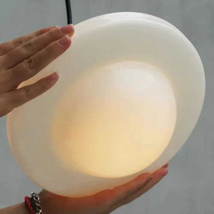 Vintage biała mleczna szklana geometryczna lampa wisząca