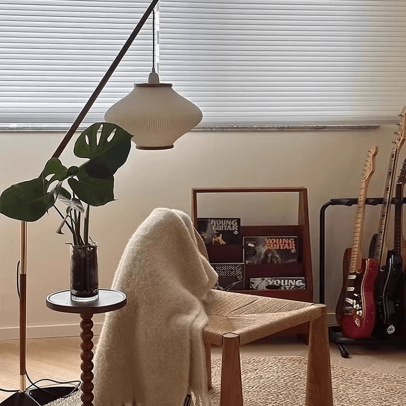 Lampa podłogowa w stylu średniowiecznym