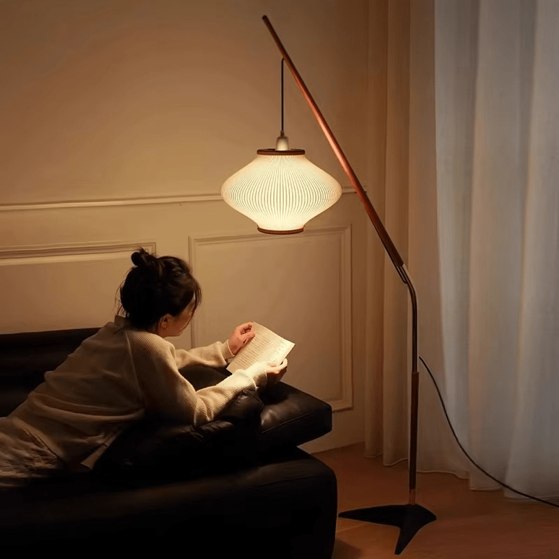 Lampa podłogowa w stylu średniowiecznym