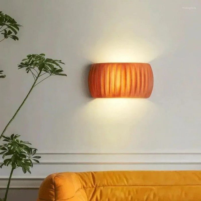 Nowoczesna lampa ścienna z żywicy w stylu Art Deco