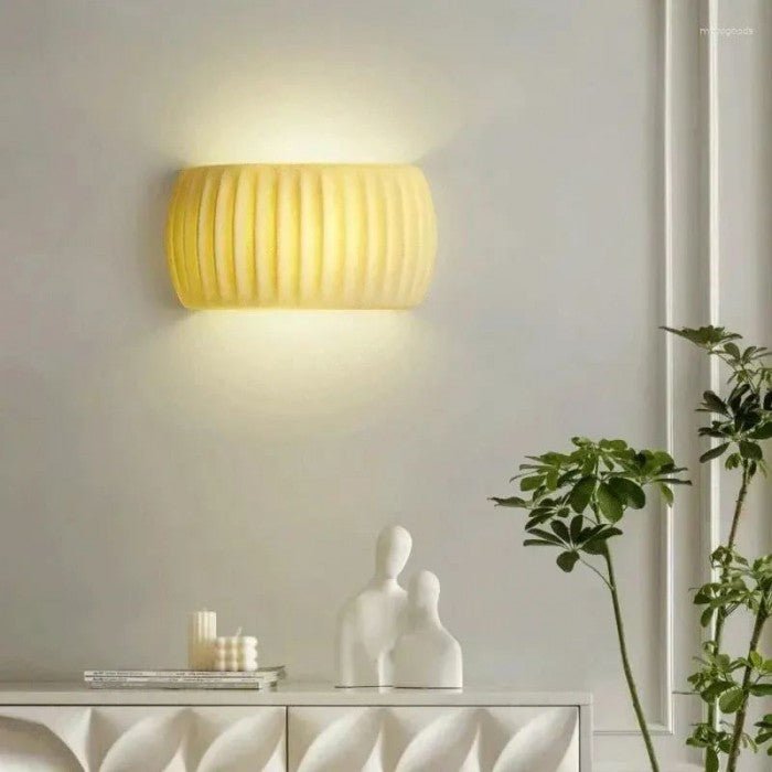 Nowoczesna lampa ścienna z żywicy w stylu Art Deco
