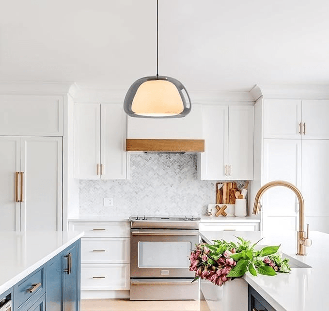 Nowoczesna lampa wisząca z mlecznego szkła