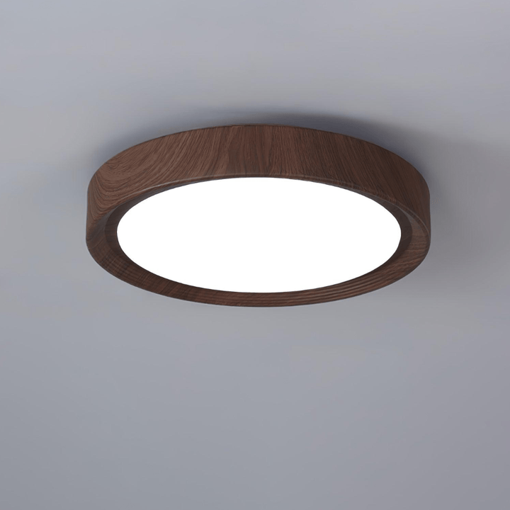 Okrągła lampa sufitowa z drewnianym wykończeniem