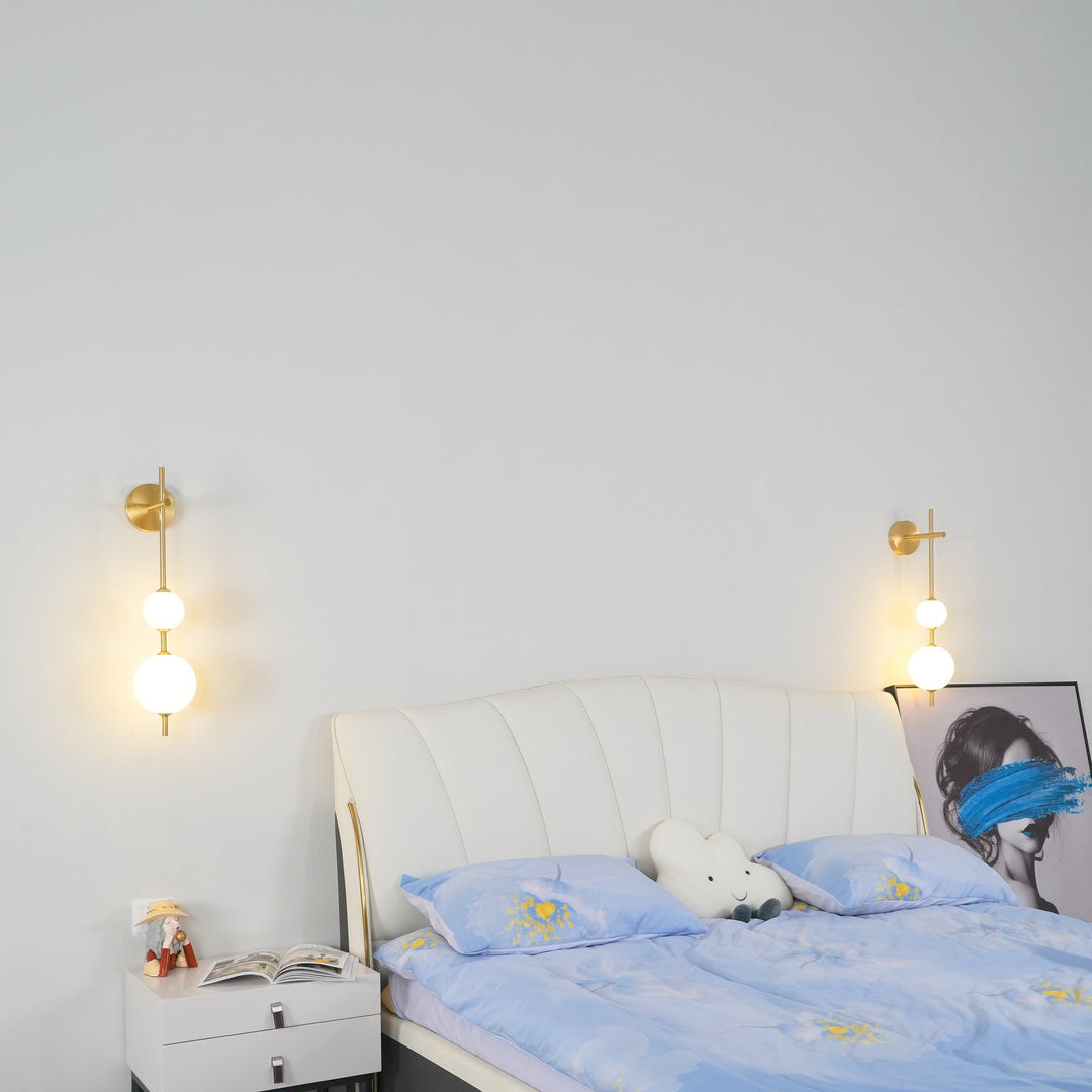 Pionowa Lampa Ścienna z Szklaną Kulą