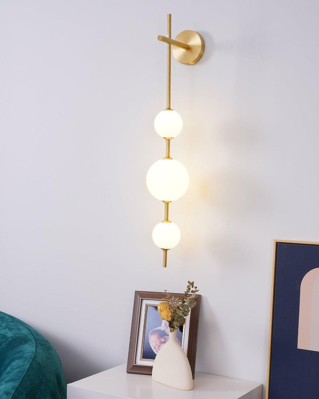 Pionowa Lampa Ścienna z Szklaną Kulą