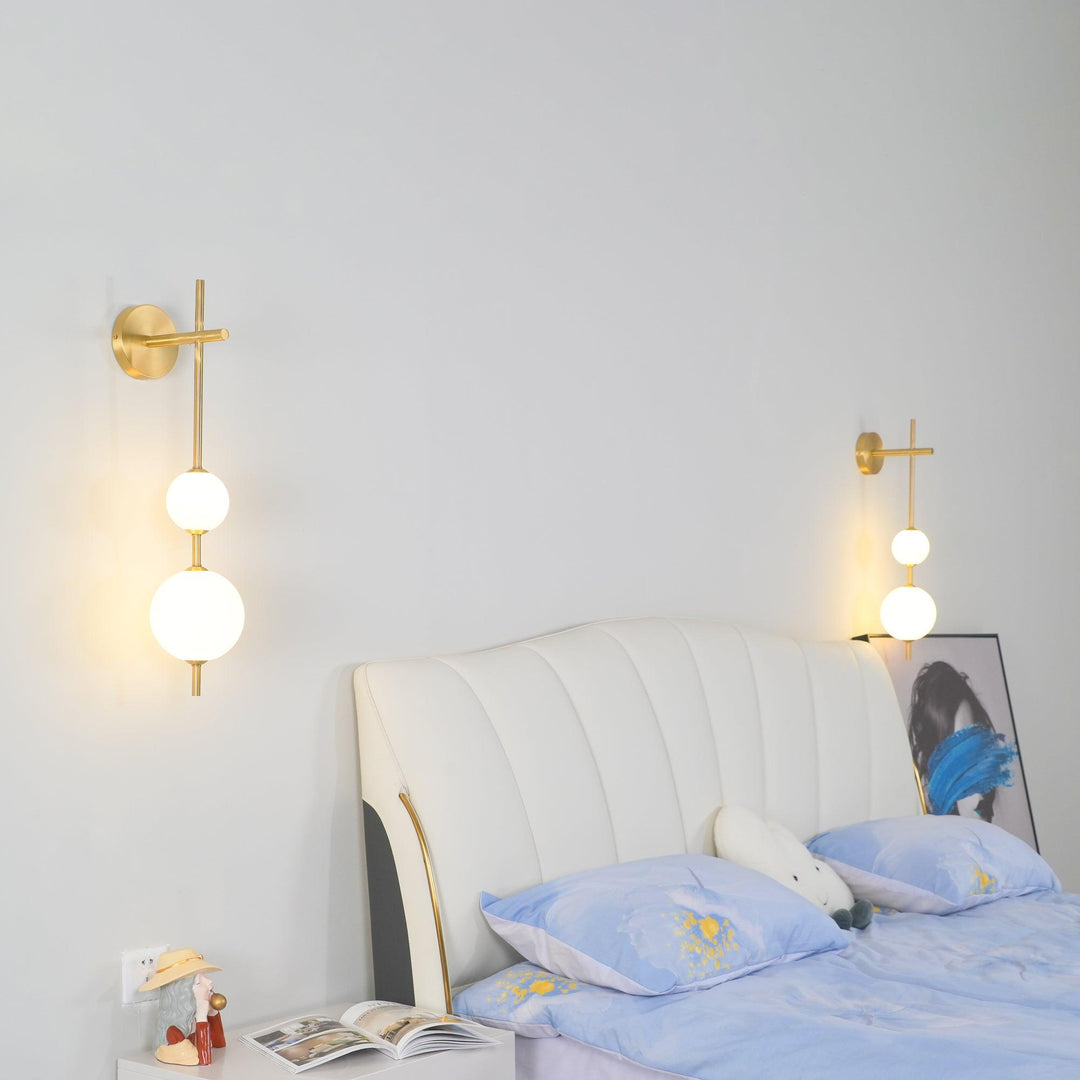 Pionowa Lampa Ścienna z Szklaną Kulą