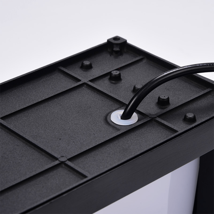 Lampa ścienna czarno-biała