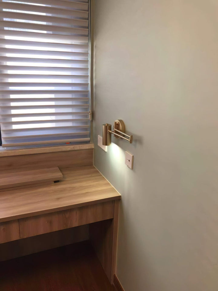 Lampa ścienna z ruchomym ramieniem